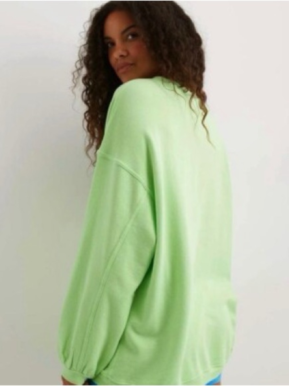 Aerie Women’s Pleated Oversized Sleeve Real Fleece Crew Sweatshirt - Picture 5 of 5